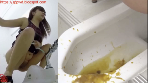 【生理中下痢便スカトロ】生理中の女の子が下痢便排出した後に血が数滴垂れてる！